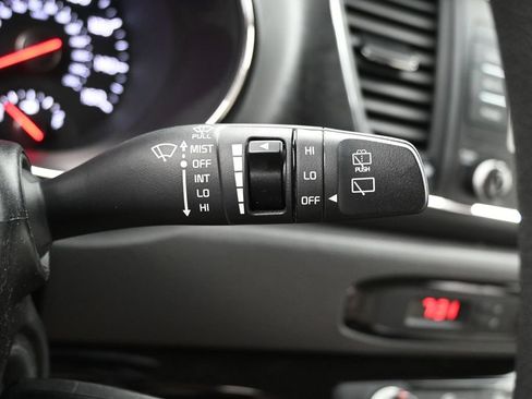 Used 2018 Kia Sedona L FWD image 15