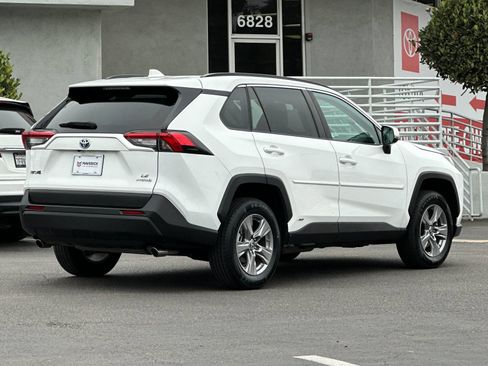 Used 2024 Toyota RAV4 LE AWD/4WD image 5