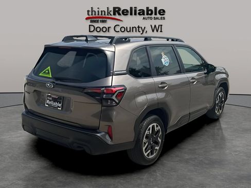 Used 2025 Subaru Forester Premium AWD/4WD image 5
