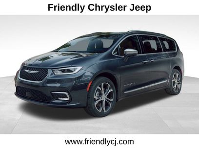 Used 2022 Chrysler Pacifica Touring-L w/ Uconnect Theater Family Group