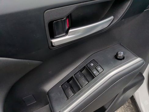 Used 2024 Toyota Highlander XLE FWD image 14