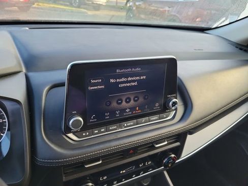 Used 2024 Nissan Rogue SV image 22