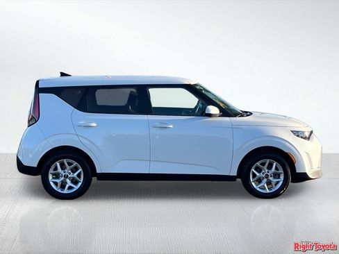 Used 2025 Kia Soul LX w/ LX Technology Package FWD image 7