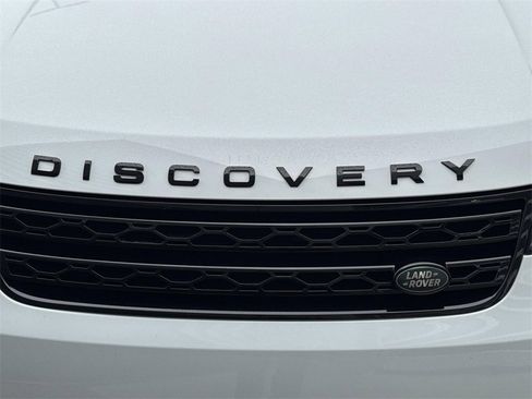 Certified 2018 Land Rover Discovery HSE image 11