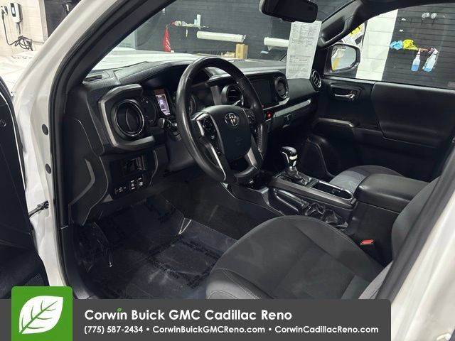 Used 2017 Toyota Tacoma TRD Off-Road AWD/4WD image 10