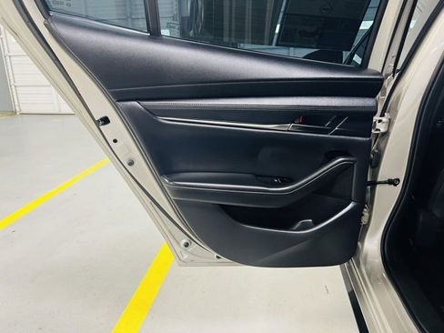 Used 2022 MAZDA MAZDA3 s image 26