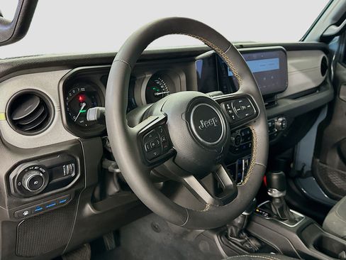 Used 2024 Jeep Wrangler Unlimited w/ Convenience Group AWD/4WD image 18