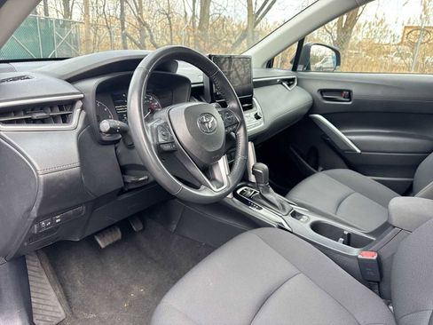 Used 2023 Toyota Corolla Cross LE image 10