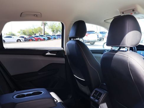 Used 2022 Volkswagen Taos SE FWD image 28