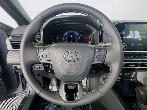 Used 2025 Toyota Camry SE image 15
