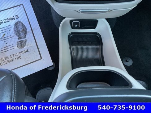 Used 2024 Chrysler Pacifica Touring-L FWD image 42