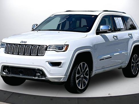 Used 2018 Jeep Grand Cherokee Overland AWD/4WD image 4