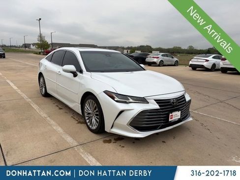 Used 2022 Toyota Avalon Limited w/ Advanced Safety Package image 2