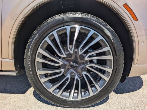 Used 2021 Lincoln Corsair Reserve w/ Equipment Group 201A image 11