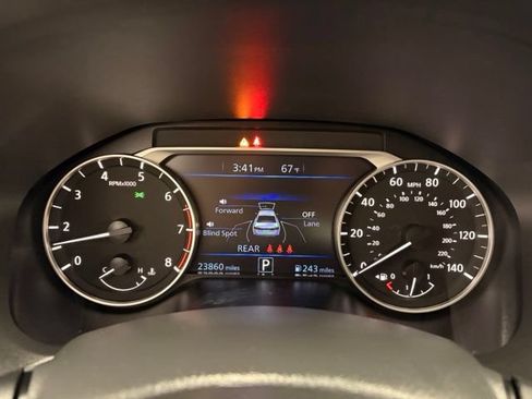 Used 2025 Nissan Altima 2.5 SV FWD image 15
