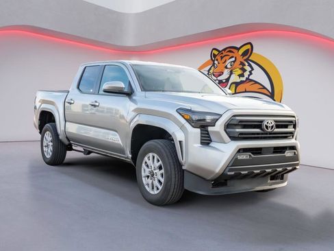 Used 2025 Toyota Tacoma SR5 image 3