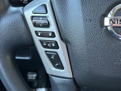 Used 2022 Nissan Titan SV image 35