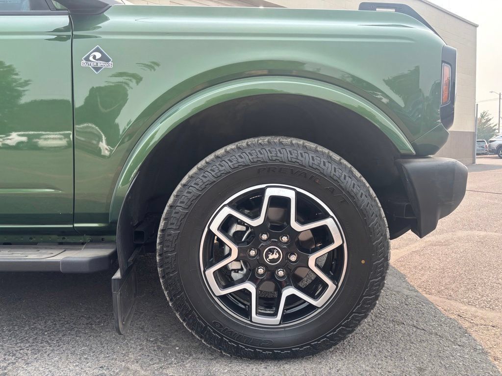 Used 2023 Ford Bronco Outer Banks AWD/4WD image 2