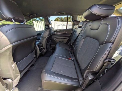 New 2025 Jeep Grand Cherokee Altitude image 12