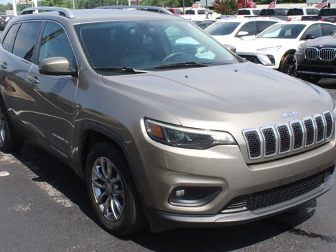 Used 2020 Jeep Cherokee Latitude Plus FWD image 4