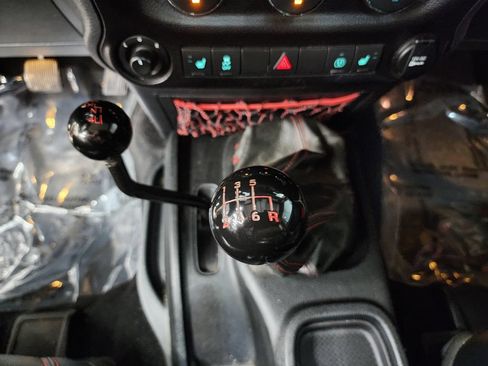 Used 2017 Jeep Wrangler Rubicon AWD/4WD image 18