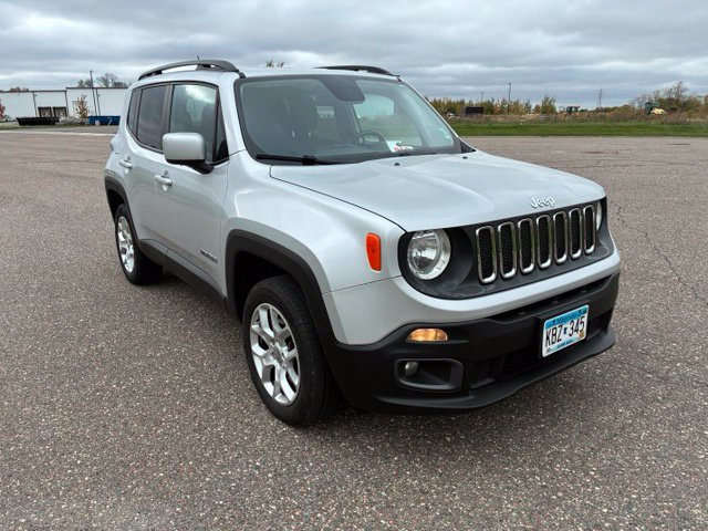 Used 2016 Jeep Renegade Latitude AWD/4WD image 3
