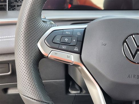 New 2026 Volkswagen Tiguan SE R-Line image 9