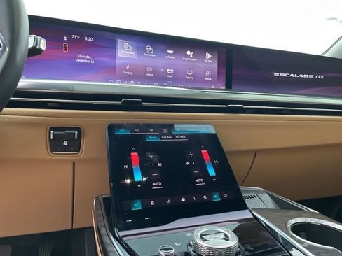 Used 2025 Cadillac Escalade IQ Sport 2 w/ LPO, ONYX Package image 19