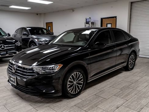Used 2019 Volkswagen Jetta SE w/ Cold Weather Package FWD image 14