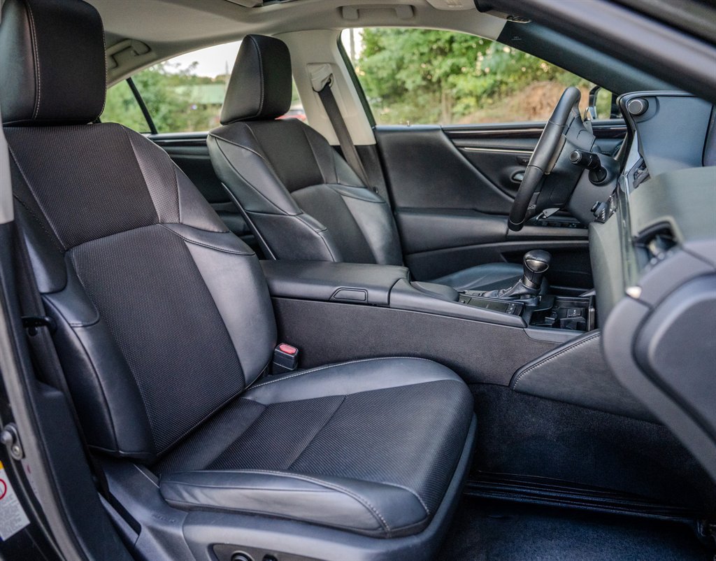Used 2019 Lexus ES 350 w/ Premium Package FWD image 32