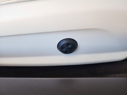 Used 2020 Mercedes-Benz E 450 4MATIC Cabriolet w/ AMG Line image 86