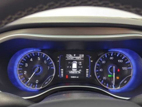 Used 2022 Chrysler Voyager LX FWD image 30
