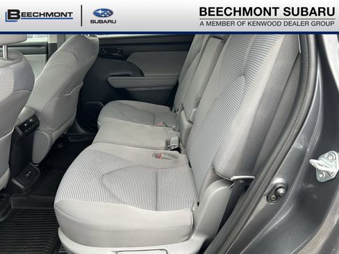 Used 2021 Toyota Highlander L image 23