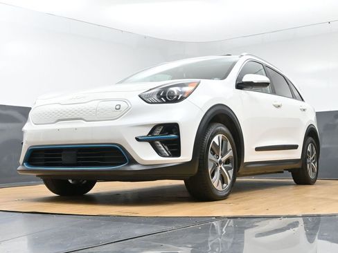 Used 2022 Kia Niro EX Premium w/ Cold Weather Package FWD image 49