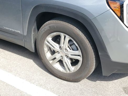 Certified 2024 GMC Terrain SLE w/ Driver Convenience Package image 4