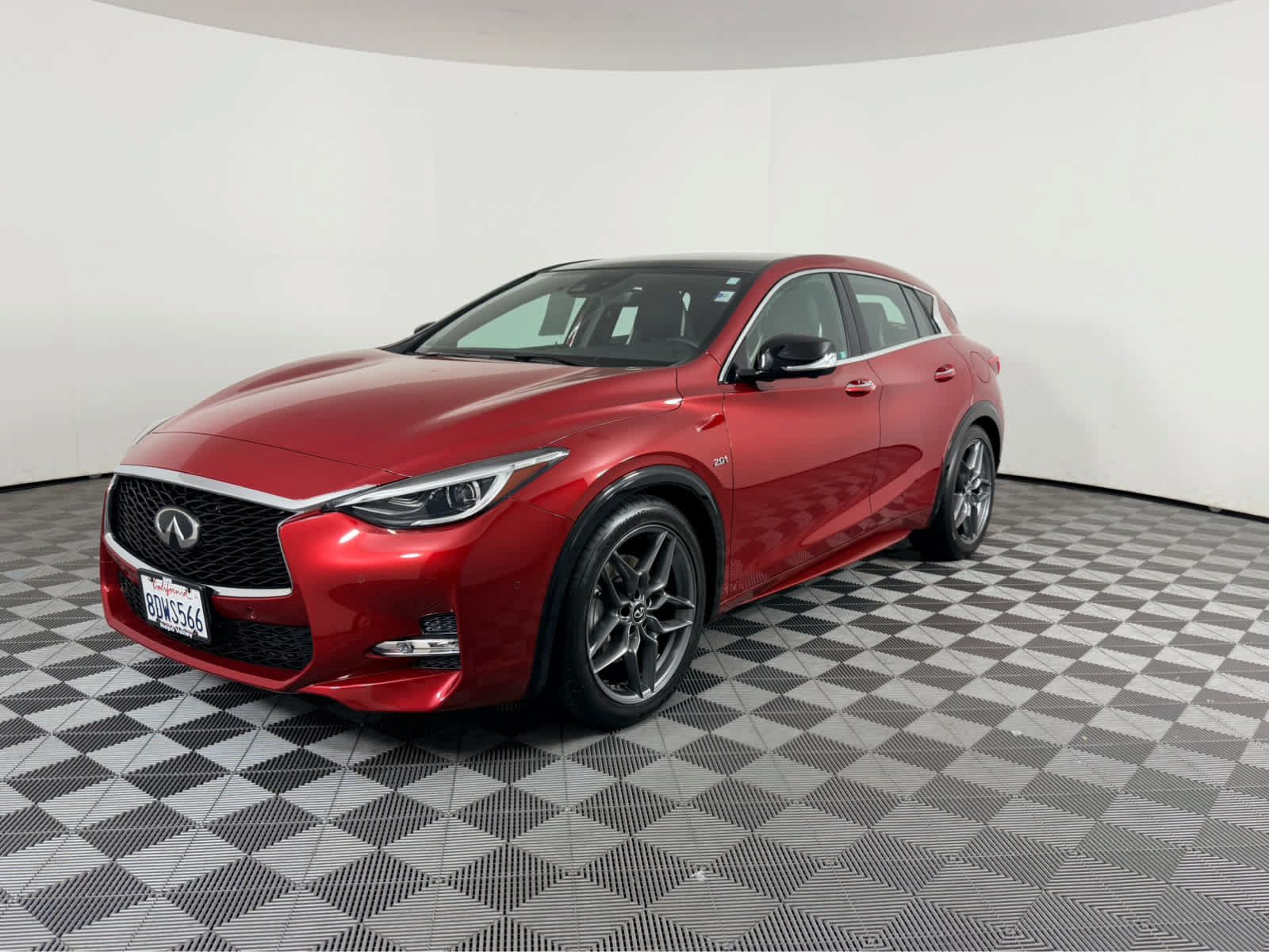 Used 2017 INFINITI QX30 Sport w/ Sport Leather Package FWD image 7
