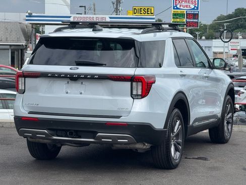 Used 2025 Ford Explorer Active w/ Active Comfort Package AWD/4WD image 12