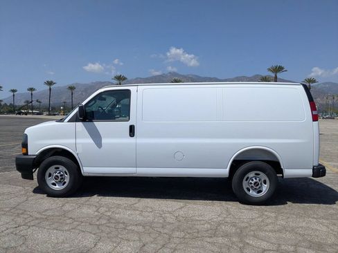 New 2026 GMC Savana 2500 w/ Driver Convenience Package RWD image 9