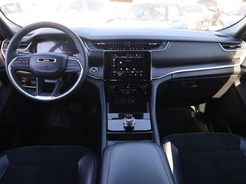 Used 2024 Jeep Grand Cherokee Altitude image 21