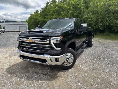 New 2026 Chevrolet Silverado 3500 LTZ w/ LTZ Plus Package AWD/4WD image 10