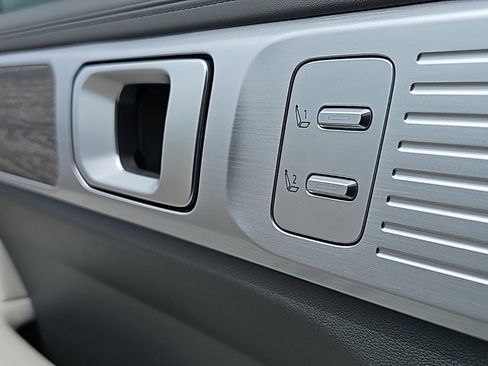 Used 2024 Hyundai Santa Fe Limited image 6