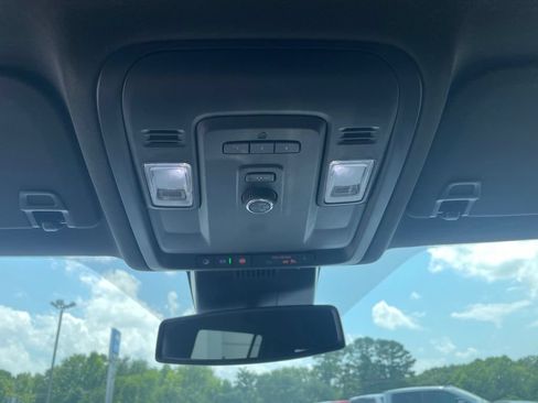 Used 2024 GMC Yukon XL SLT RWD image 30
