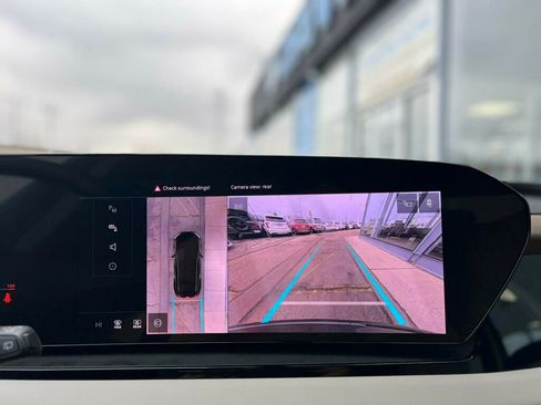 Used 2025 Audi Q6 e-tron Premium Plus w/ Premium Plus image 36