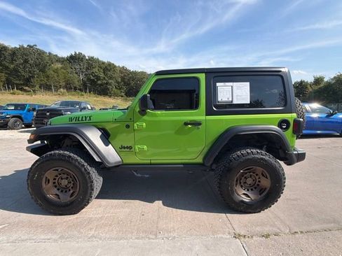 Used 2025 Jeep Wrangler Sport AWD/4WD image 6