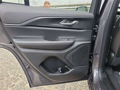 New 2025 Jeep Grand Cherokee Altitude image 12