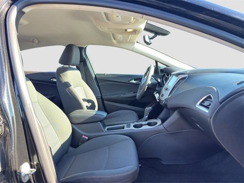 Used 2018 Chevrolet Cruze LS image 17