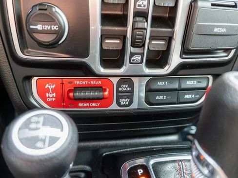 Used 2023 Jeep Wrangler Unlimited Rubicon w/ Cold Weather Group AWD/4WD image 30