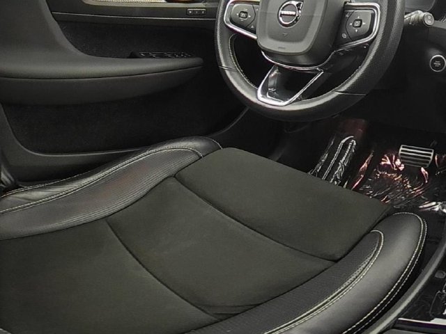 Used 2021 Volvo XC40 T5 R-Design w/ Advanced Package AWD/4WD image 30