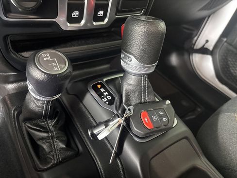 Used 2024 Jeep Wrangler Sport AWD/4WD image 18