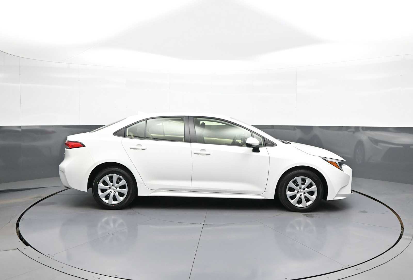 Used 2023 Toyota Corolla LE FWD image 5